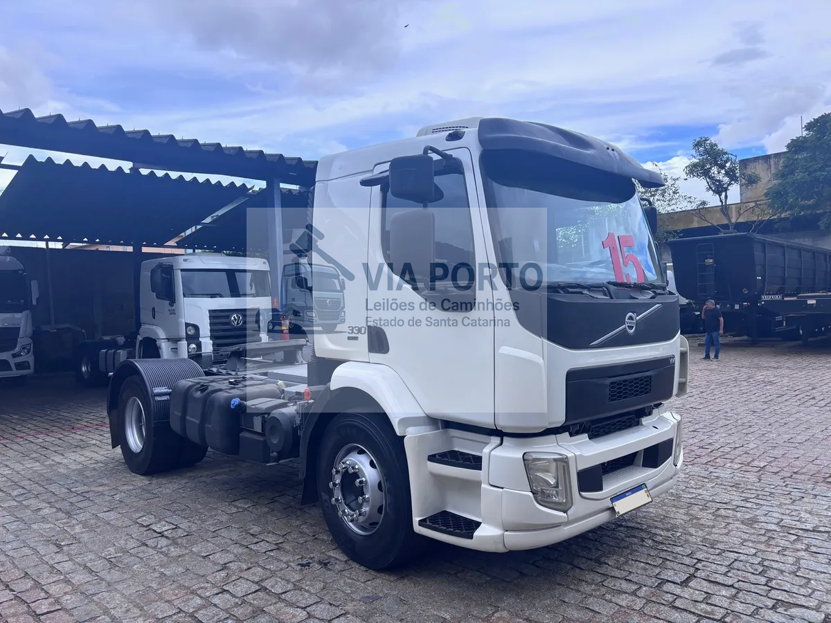 Volvo VM 330 4x2 15/15
