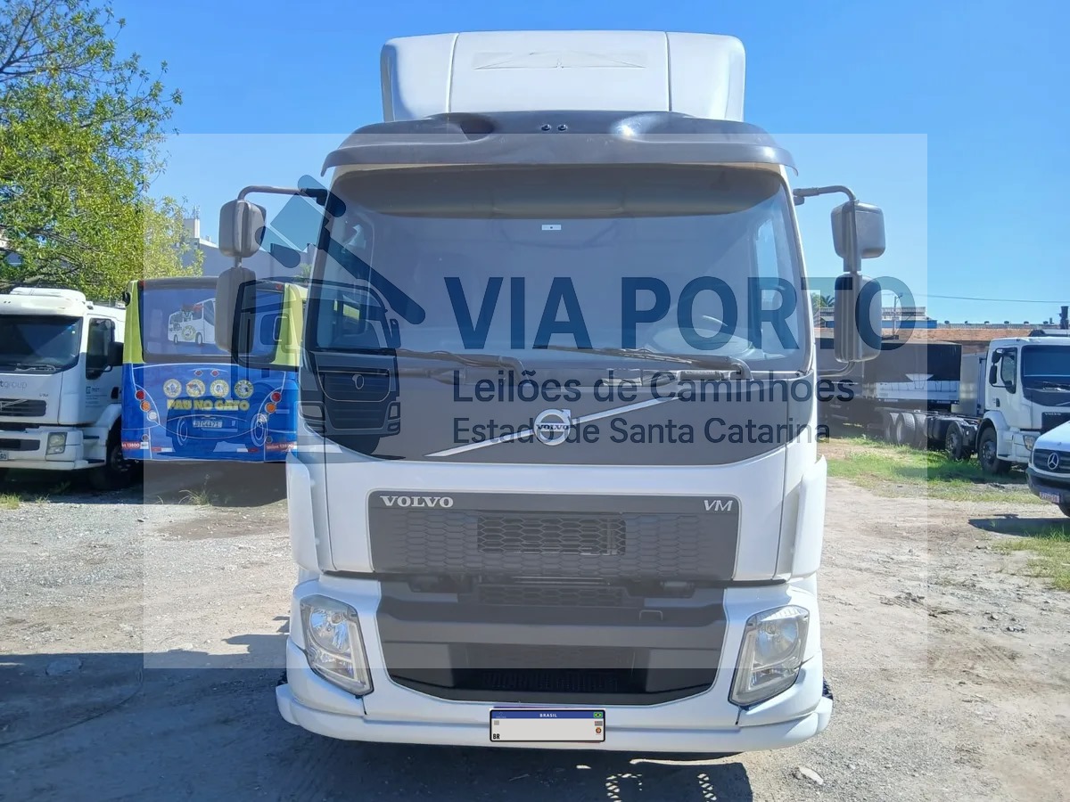 Volvo VM 330 4x2 18/18